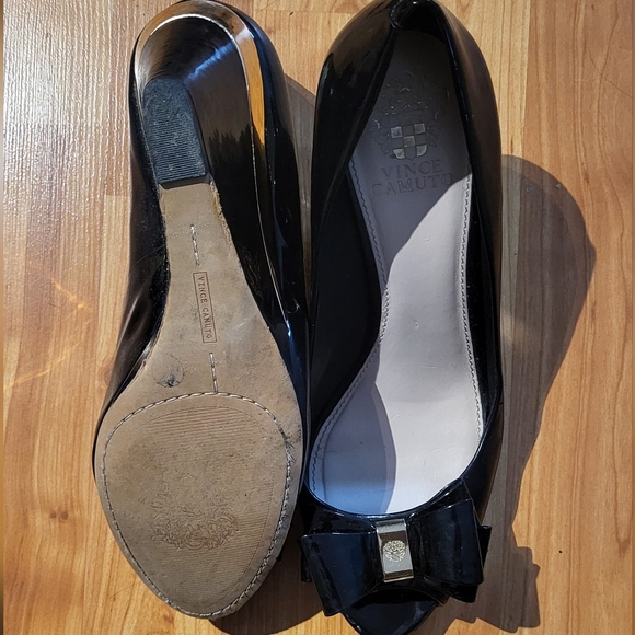 Classic Vince Camuto Patent Leather Peep Toe Wedges Size 10M - Picture 3 of 4